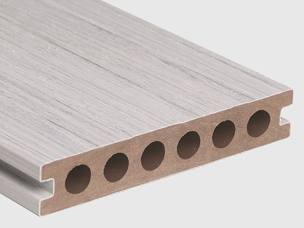 A co-extrusion WPC decking.