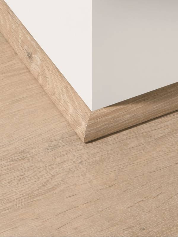 Flooring accessories for corners