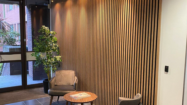 Paneles de pared Grille utilizados para la decoración en el área de descanso