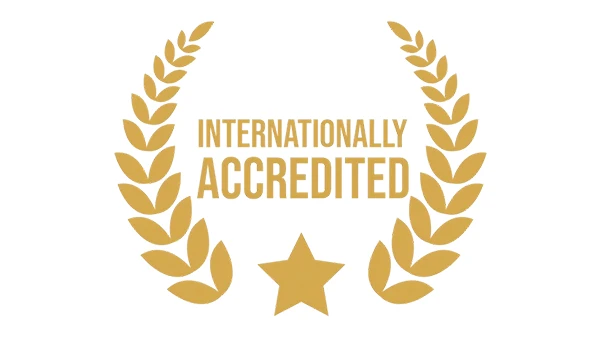 Logotipo certificado internacional con espiga de trigo y estrella de cinco puntas