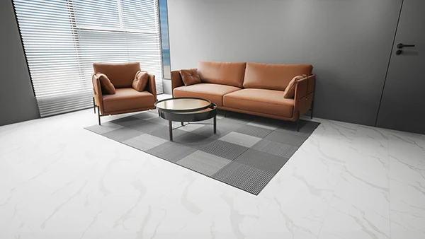 Suelo SPC con una capa de película decorativa de azulejos, adecuado para entornos de oficina