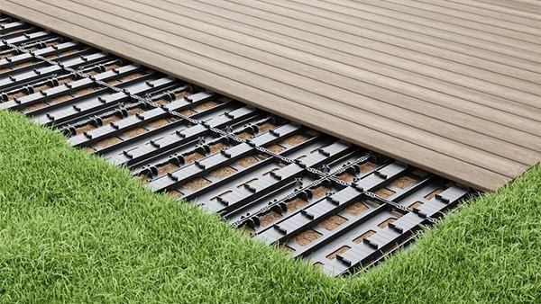 Marco de soporte estable construido debajo del piso WPC